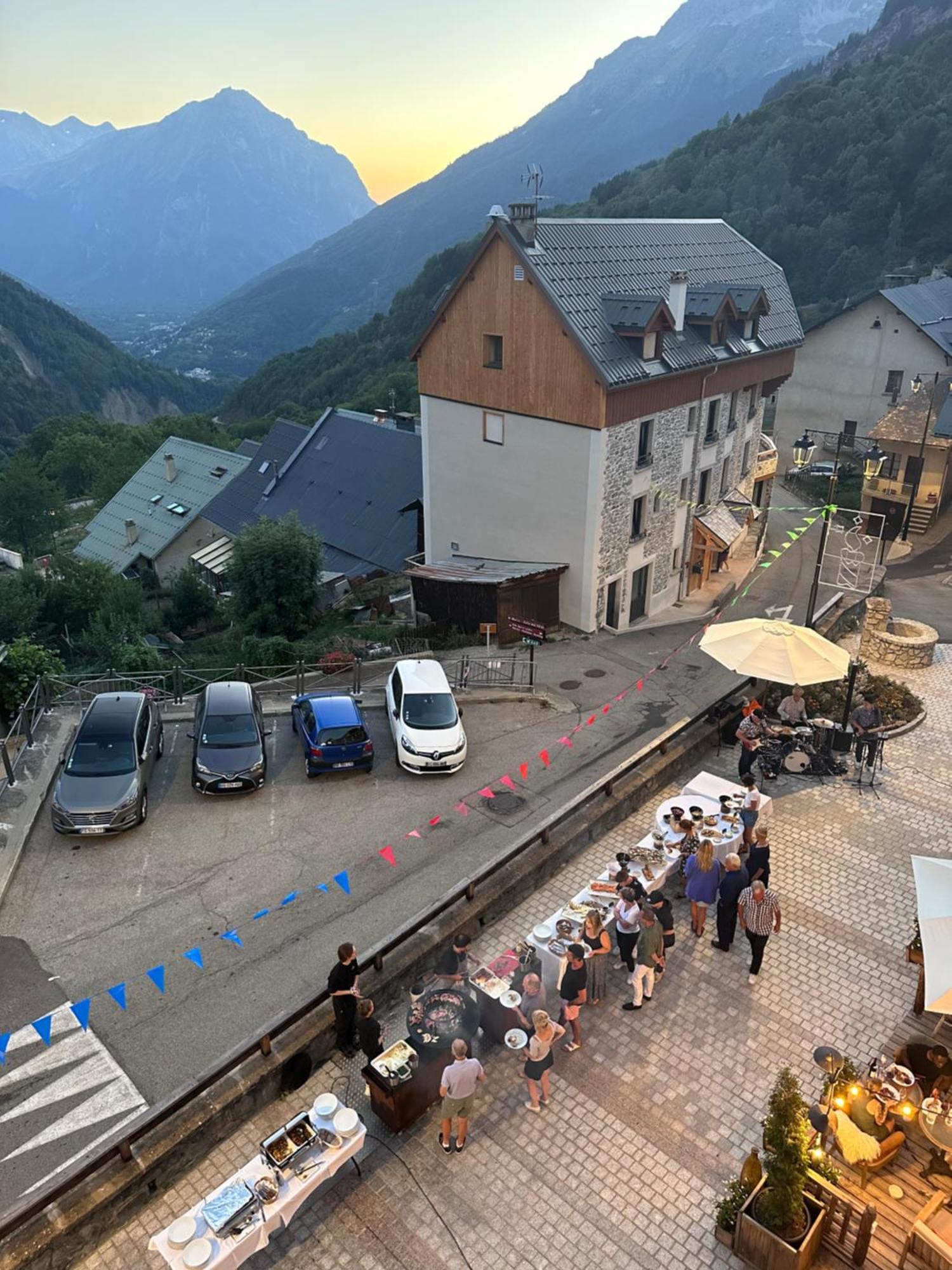 Hotel Le V De Vaujany Eksteriør billede